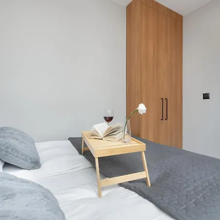Trendy Downtown For 4 Guests By Renters Apartament *