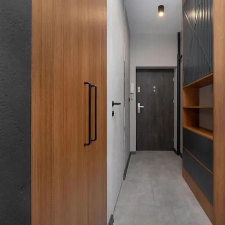 Trendy Downtown For 4 Guests By Renters Apartment Gdynia