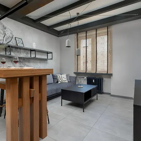 Trendy Downtown For 4 Guests By Renters Apartament
